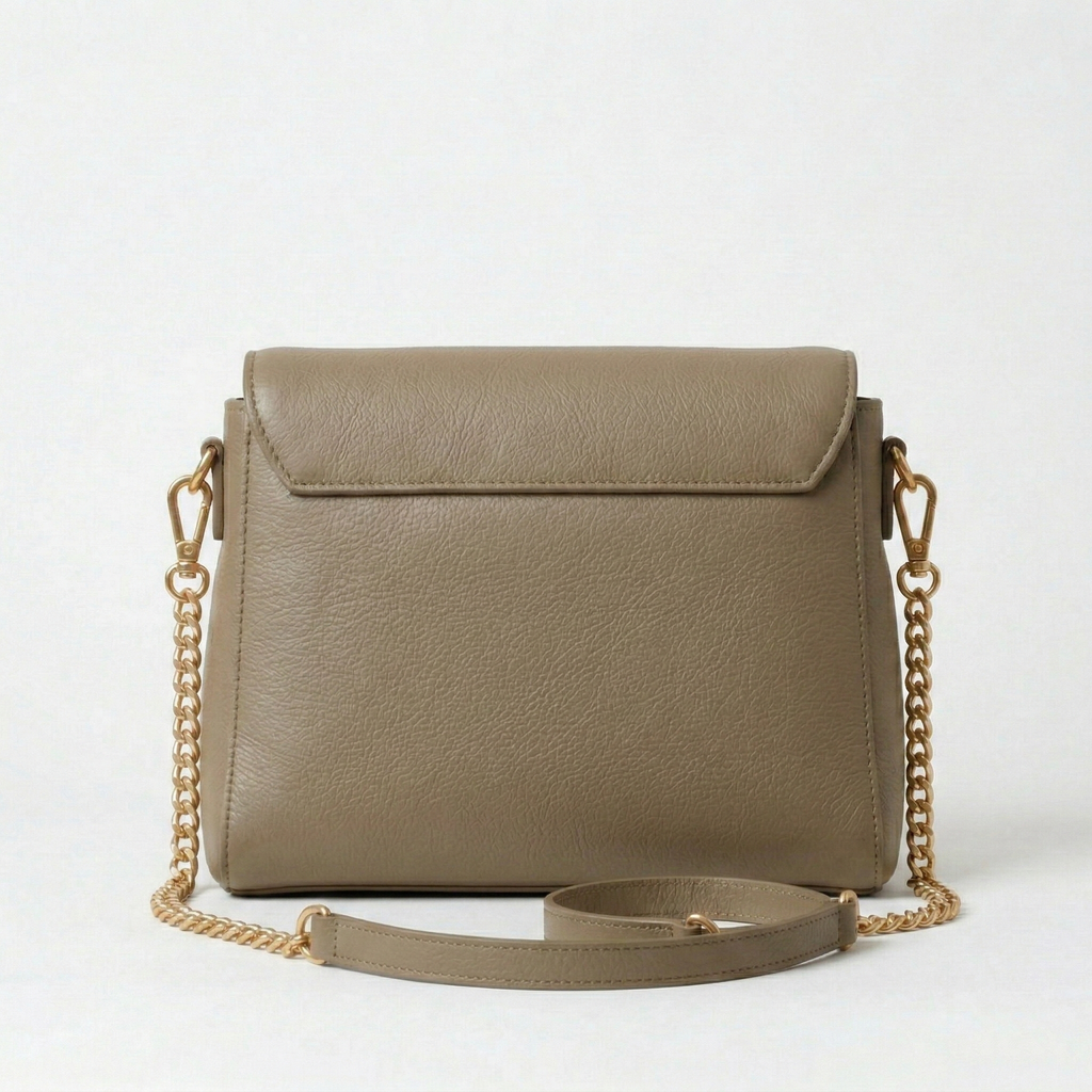The Signature Minimalist Envelope Chain Crossbody