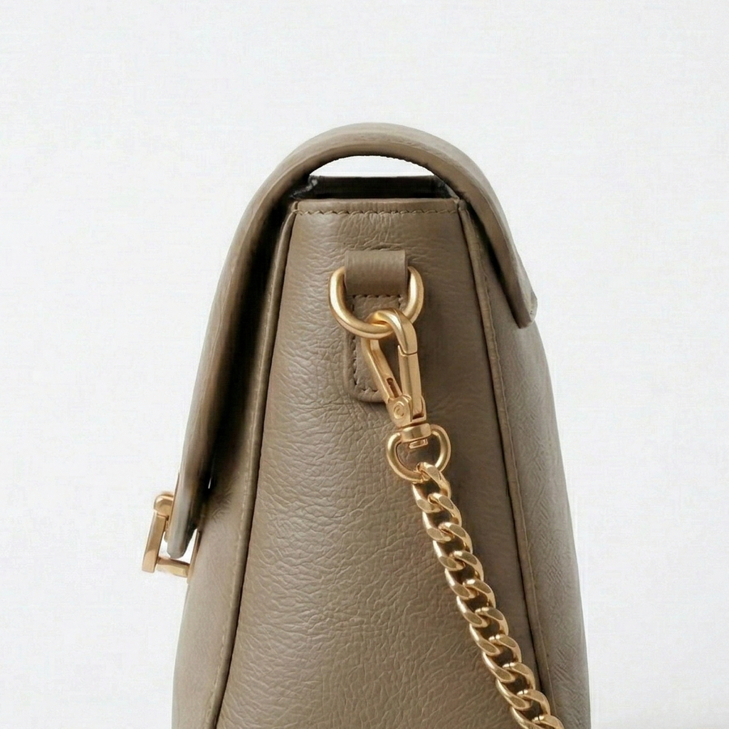 The Signature Minimalist Envelope Chain Crossbody